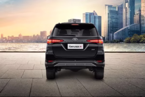 toyota-fortuner-full-rear-view-370057