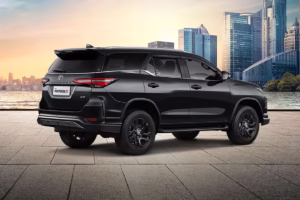 toyota-fortuner-rear-angle-view-957118