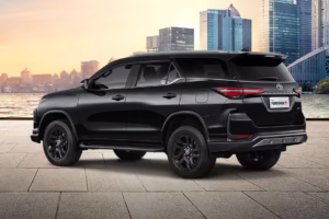 toyota-fortuner-rear-cross-side-view-100533