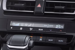 toyota-innova-zenix-front-ac-controls-543225