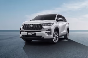 toyota-innova-zenix-hybrid-ev-front-angle-low-view-239610